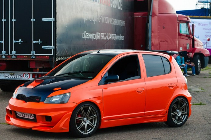 Накладки на пороги "Zero Fighter" Toyota Vitz купить недорого с доставкой в Красногорск