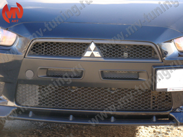Зубатка - вставка между передними клыками для Mitsubishi Lancer X (2007-2016) купить недорого с доставкой в Красногорск