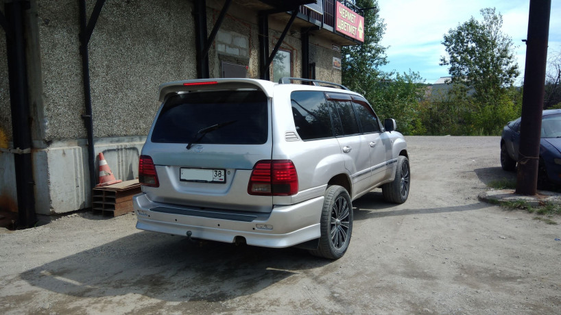 Накладки на задний бампер (сток) Toyota Land Cruiser 100 купить недорого с доставкой в Красногорск