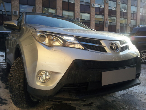 Защита радиатора "Standart" Toyota RAV4 (2012-2015) верх, чёрная купить недорого с доставкой в Красногорск
